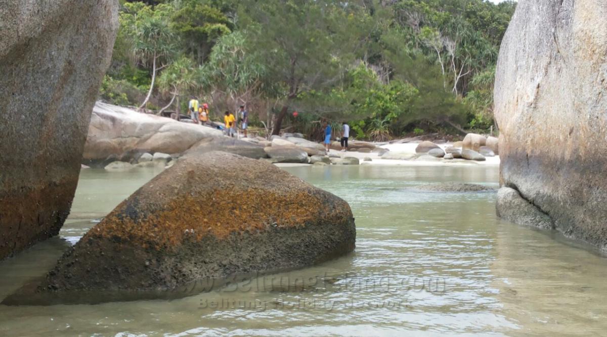 belitung destination Pantai Penyabong